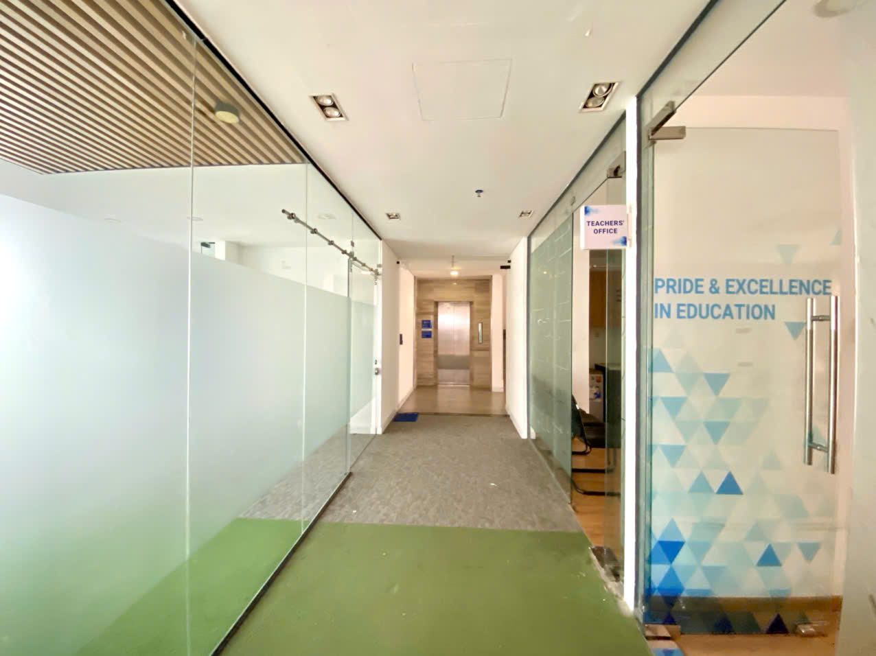 Cho thuê tòa nhà mặt tiền đường Tân Phú, Nam Thông Phú Mỹ Hưng, Quận 7 xây 8 tầng, thang máy – 324m2 19