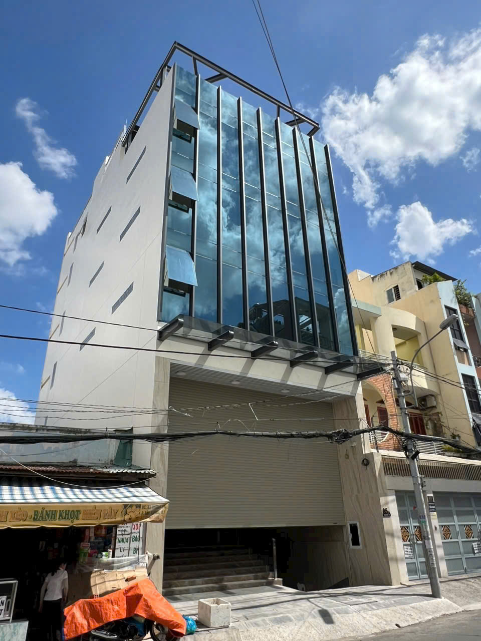 Cho thuê tòa nhà văn phòng đường số 15 Phường Tân Hưng, Quận 7 xây 7 tầng có hầm gần chợ – 144m2