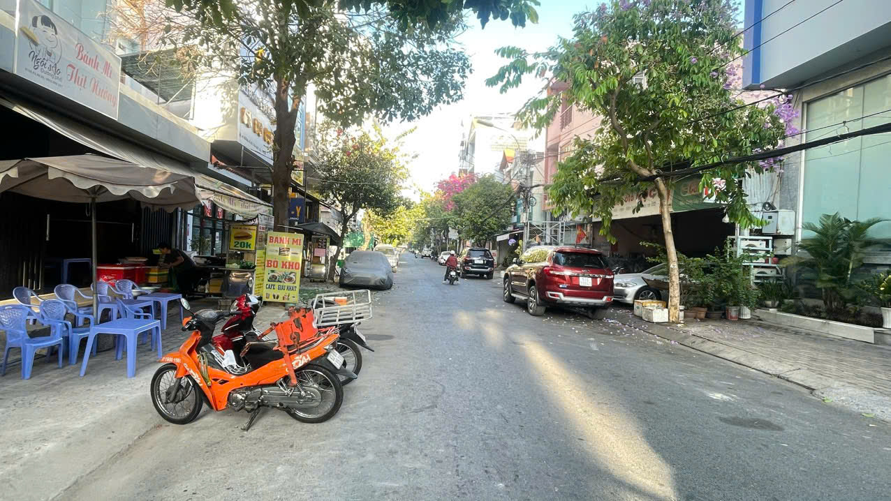 Bán tòa nhà văn phòng số 40 đường 85 Phường Tân Quy, Quận 7 có 8 tầng, thang máy, đang cho thuê 180  3