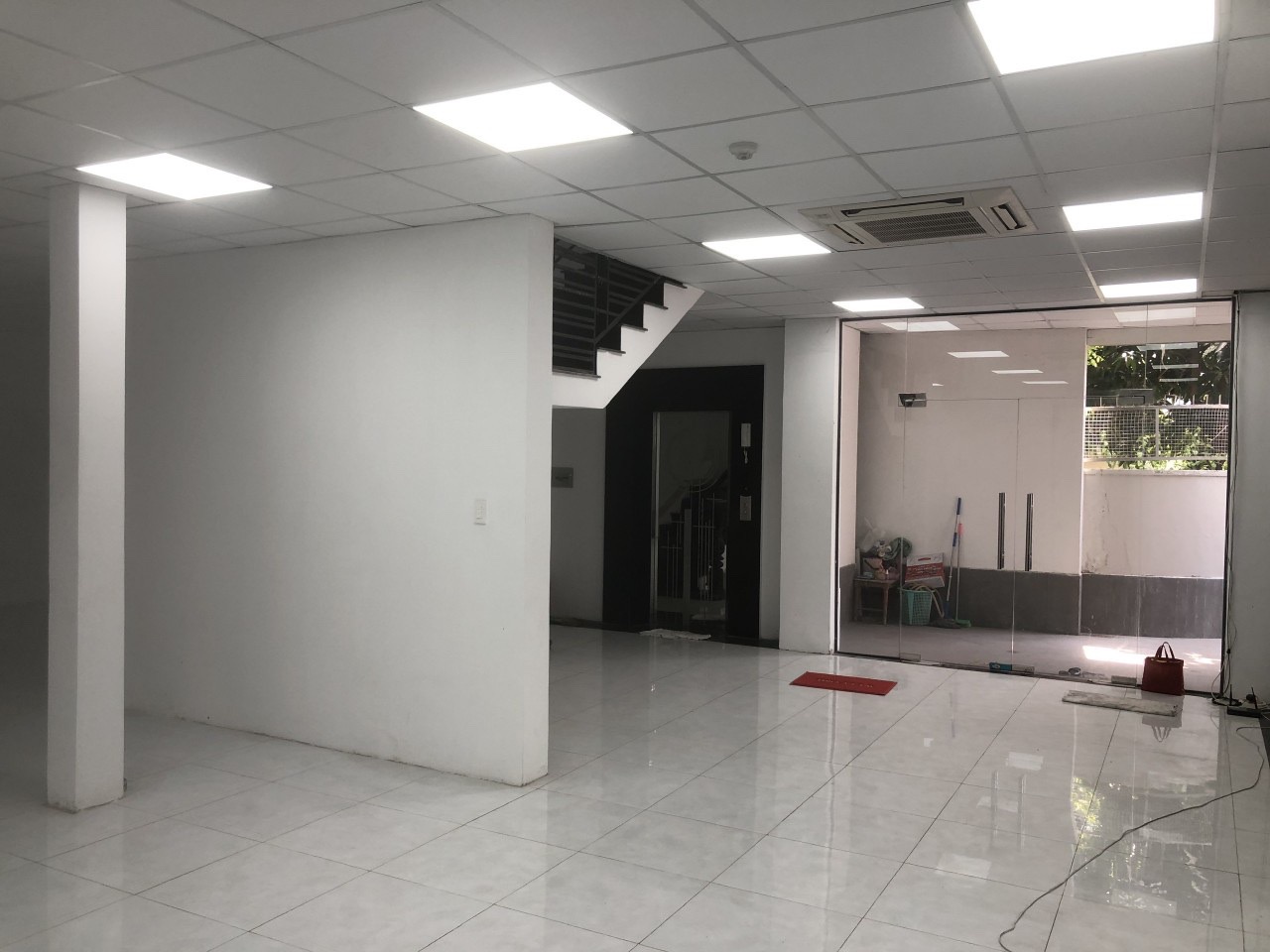Bán tòa nhà văn phòng Nguyễn Văn Trỗi, Quận Phú Nhuận đang có hợp đồng thuê khoản 165 triệu 6
