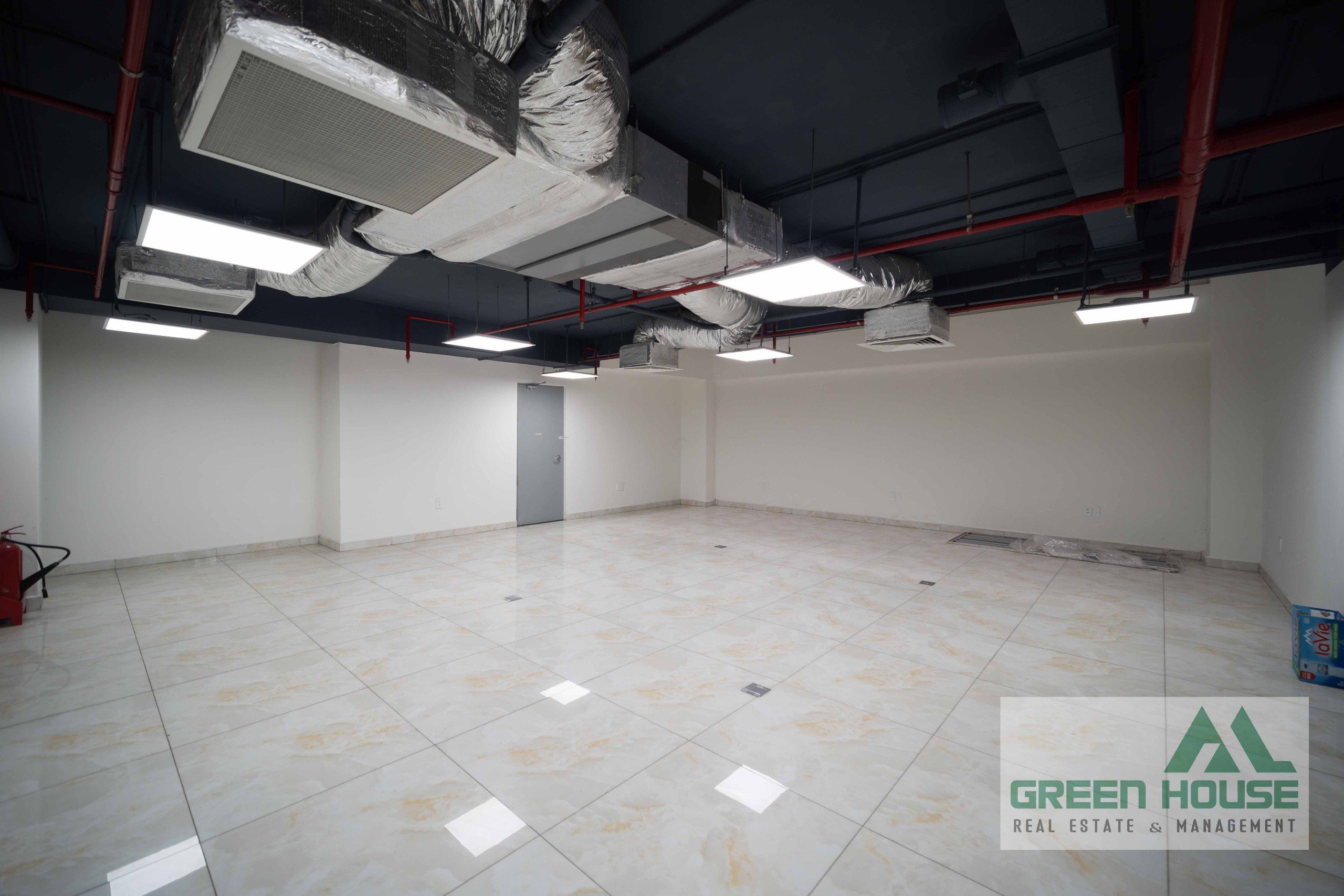 Cho thuê tòa nhà văn phòng đường Võ Văn Kiệt, Quận 6 có 2 hầm 10 tầng hướng Đông Nam 12