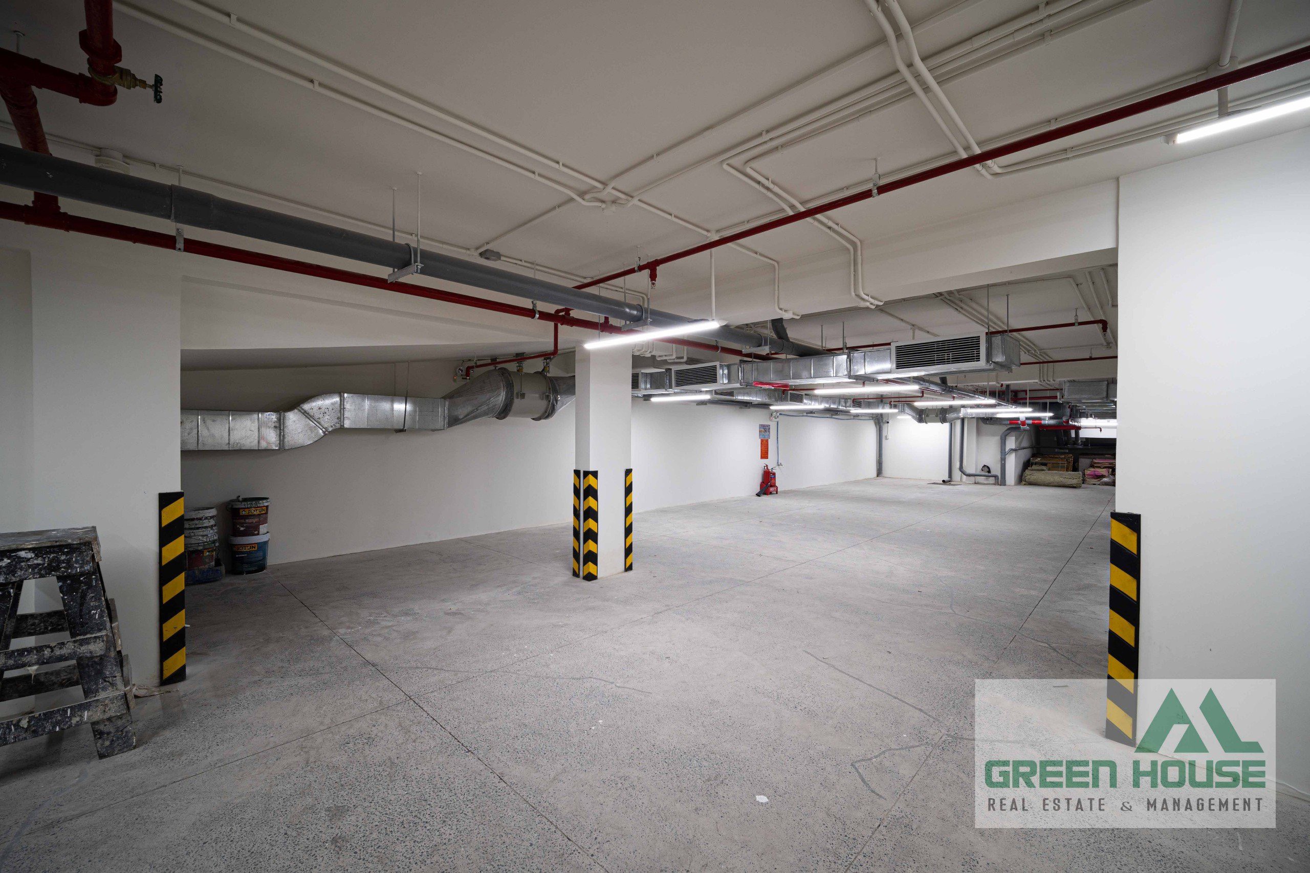 Cho thuê tòa nhà văn phòng đường Võ Văn Kiệt, Quận 6 có 2 hầm 10 tầng hướng Đông Nam 11