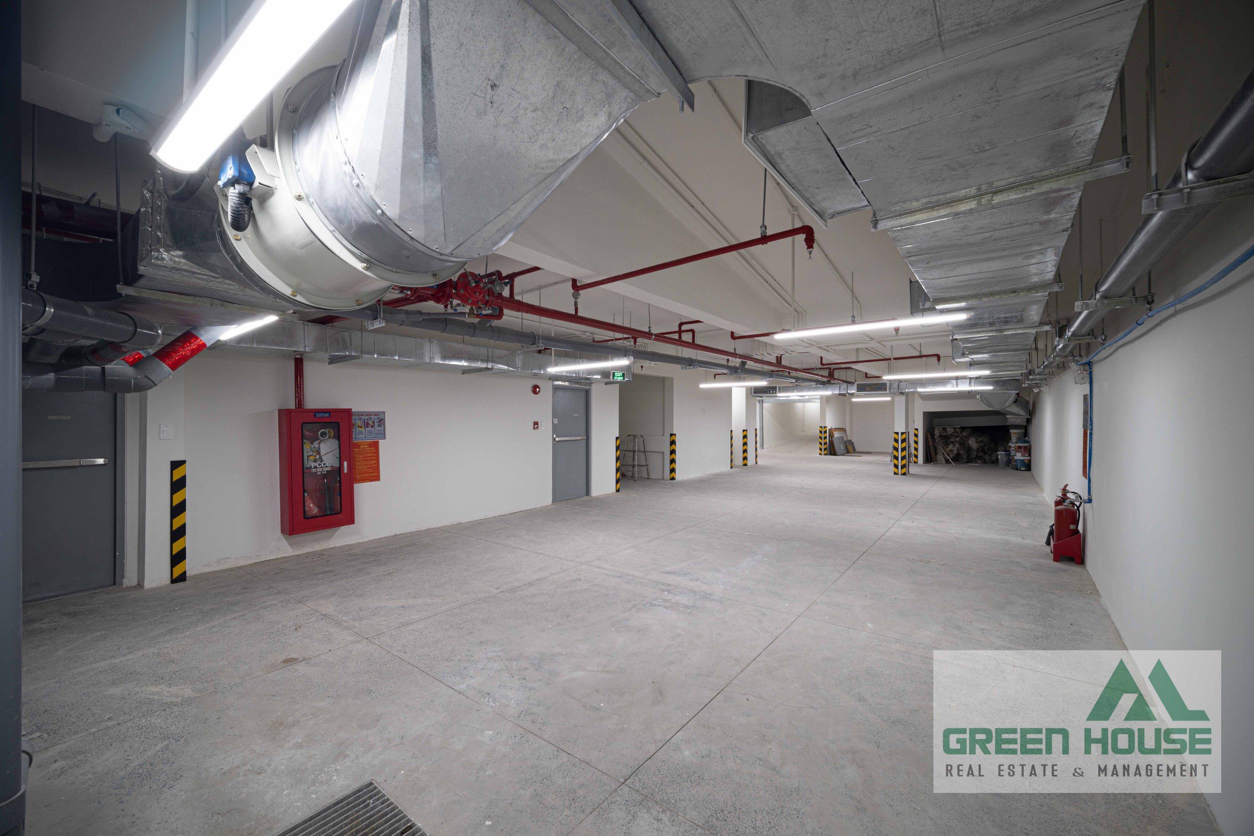 Cho thuê tòa nhà văn phòng đường Võ Văn Kiệt, Quận 6 có 2 hầm 10 tầng hướng Đông Nam 3