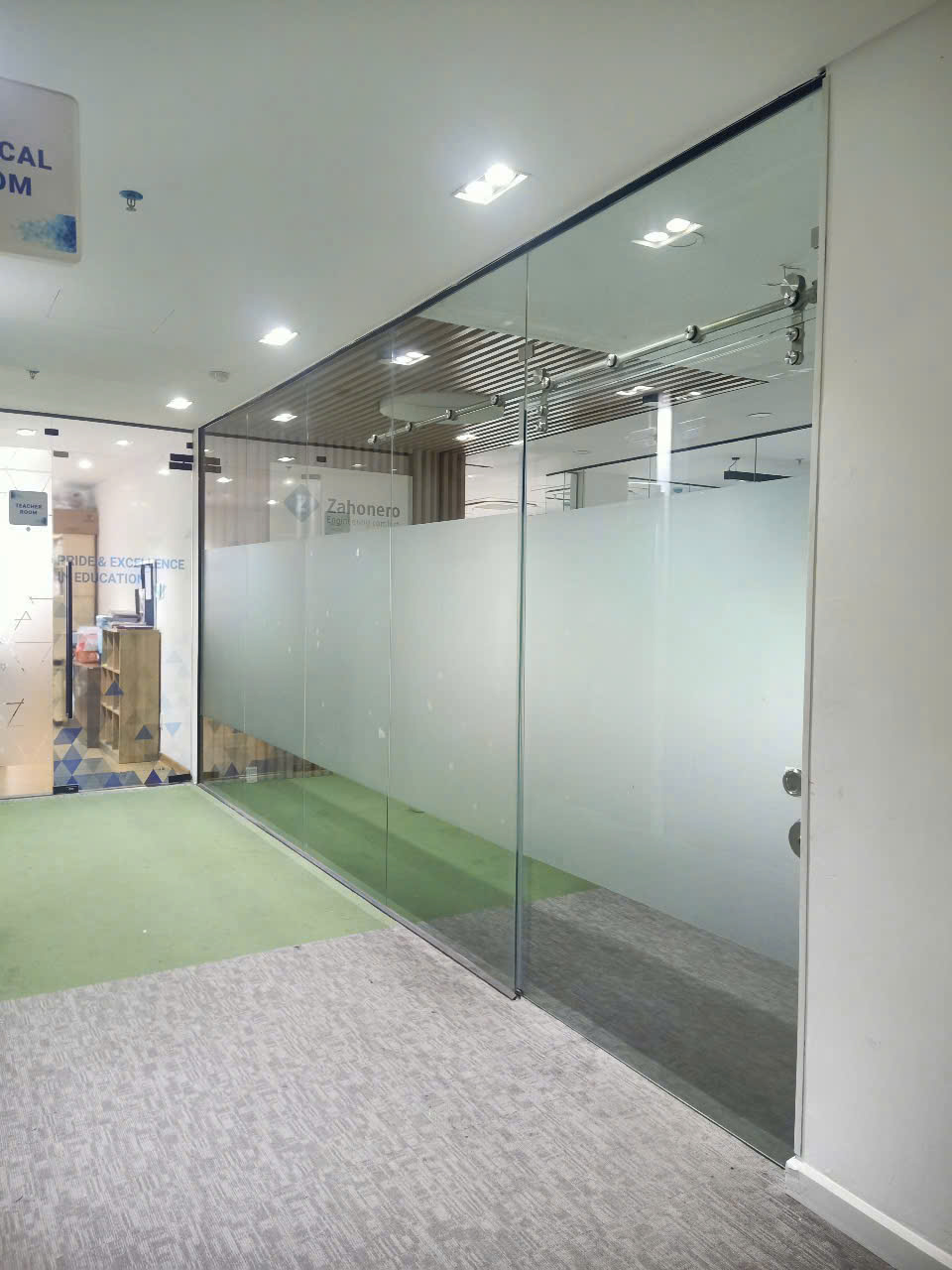 Cho thuê tòa nhà văn phòng đường Tân Phú, Phú Mỹ Hưng, Quận 7 xây hầm + 5 tầng có thang máy – 1600m2 2