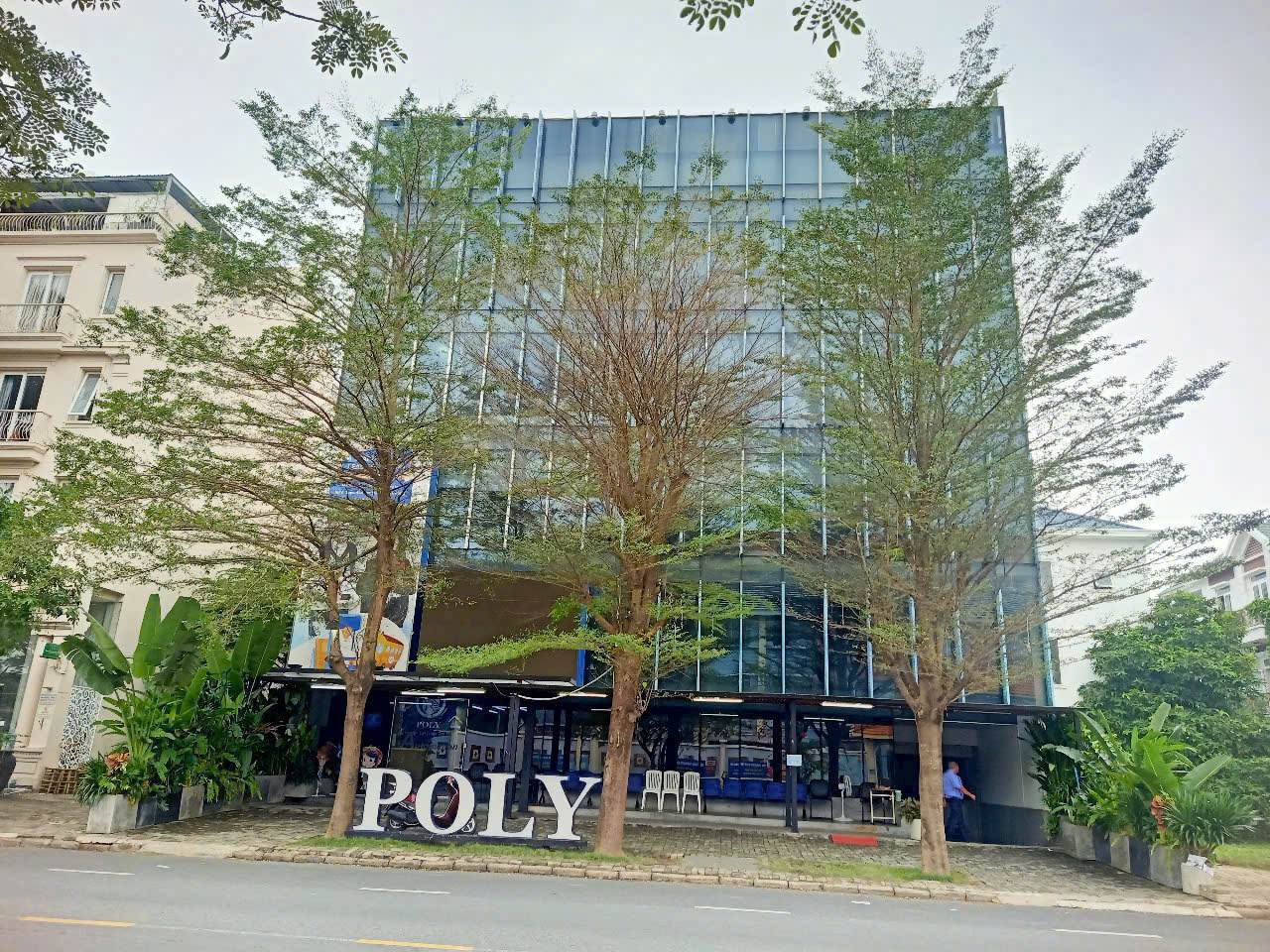 Cho thuê tòa nhà văn phòng đường Tân Phú, Phú Mỹ Hưng, Quận 7 xây hầm + 5 tầng có thang máy – 1600m2 1