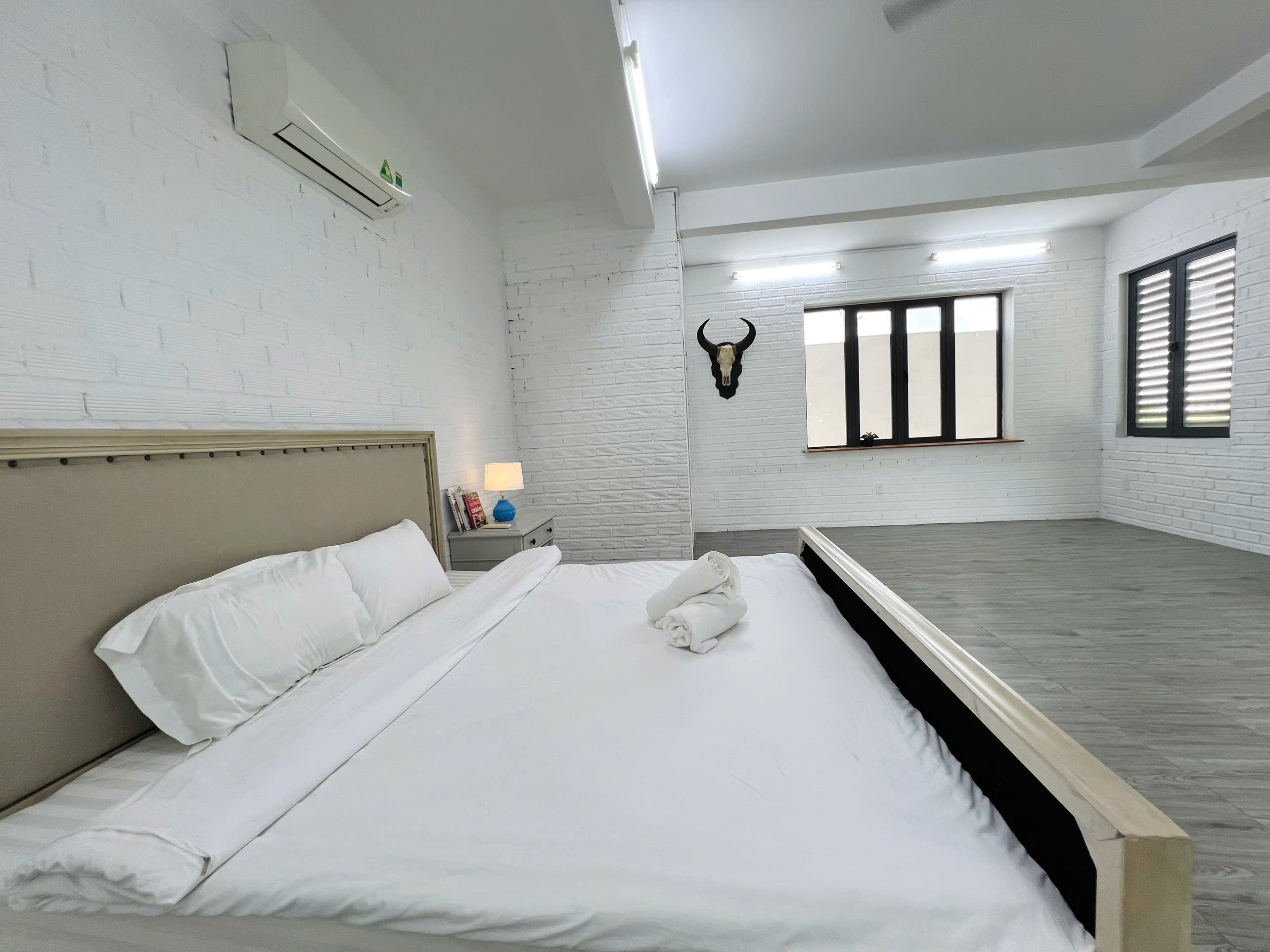 Cho thuê villa gần Lake View Quận 9 Tp Thủ Đức có 8 phòng ngủ hồ bơi muối khoáng, khu BBQ 4