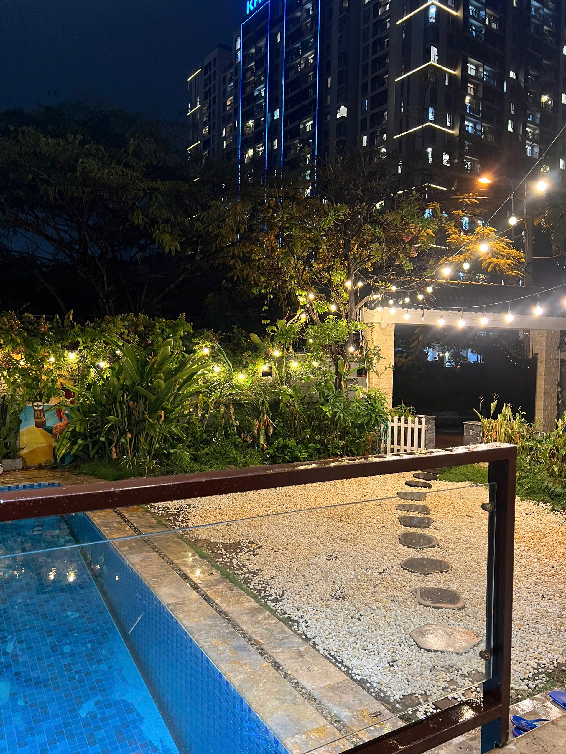 Cho thuê villa gần Lake View Quận 9 Tp Thủ Đức có 8 phòng ngủ hồ bơi muối khoáng, khu BBQ 12