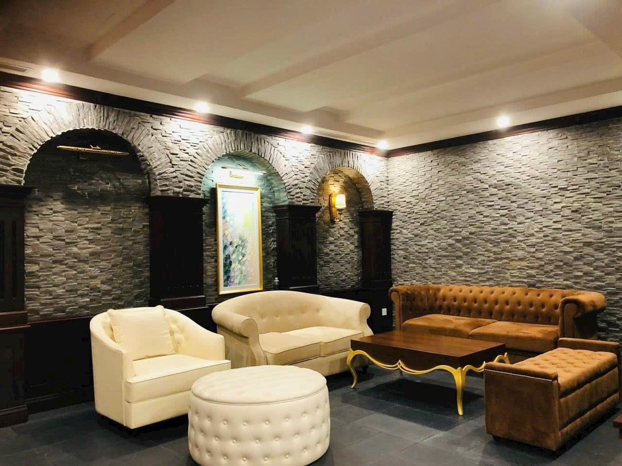 Cho thuê villa Vinhomes Ba Son, Quận 1 có 5 phòng ngủ, nội thất cao cấp, vị trí vàng