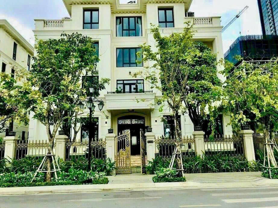 Cho thuê villa Vinhomes Ba Son, Quận 1 có 5 phòng ngủ, nội thất cao cấp, vị trí vàng 1