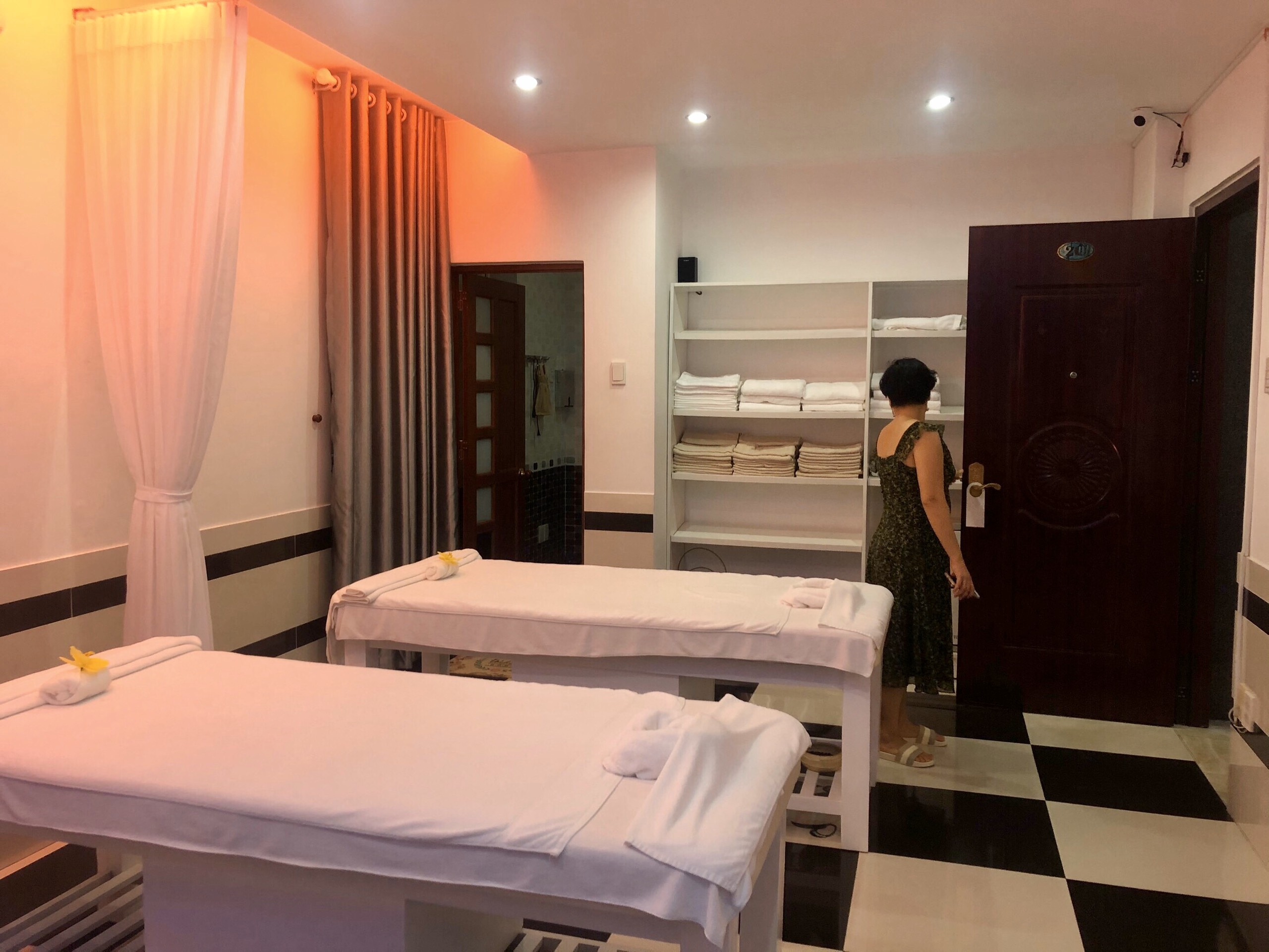 CẦN CHO THUÊ CĂN GÓC NHÀ PHỐ KINH DOANH DIAMOND SPA HƯNG GIA 4 ĐƯỜNG PHAN KHIÊM ÍCH VÀ BÙI BẰNG ĐOÀN 3
