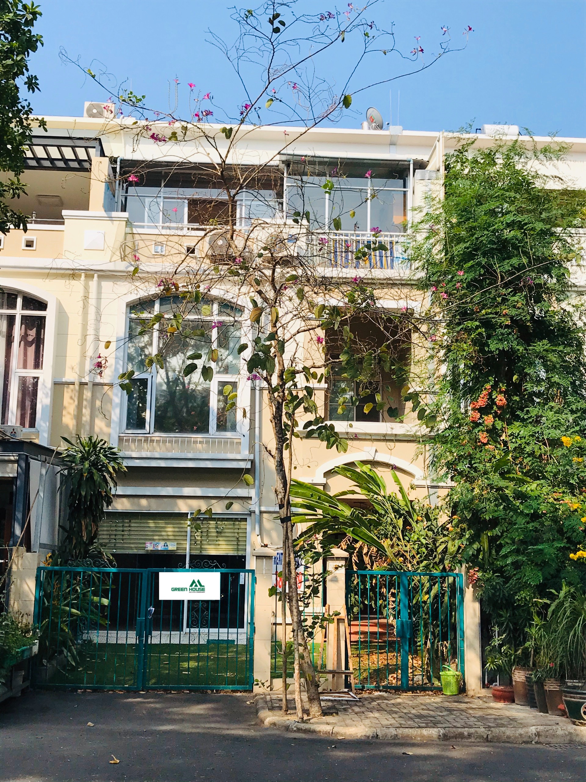 For rent garden townhouse in Phu My Hung District 7 3