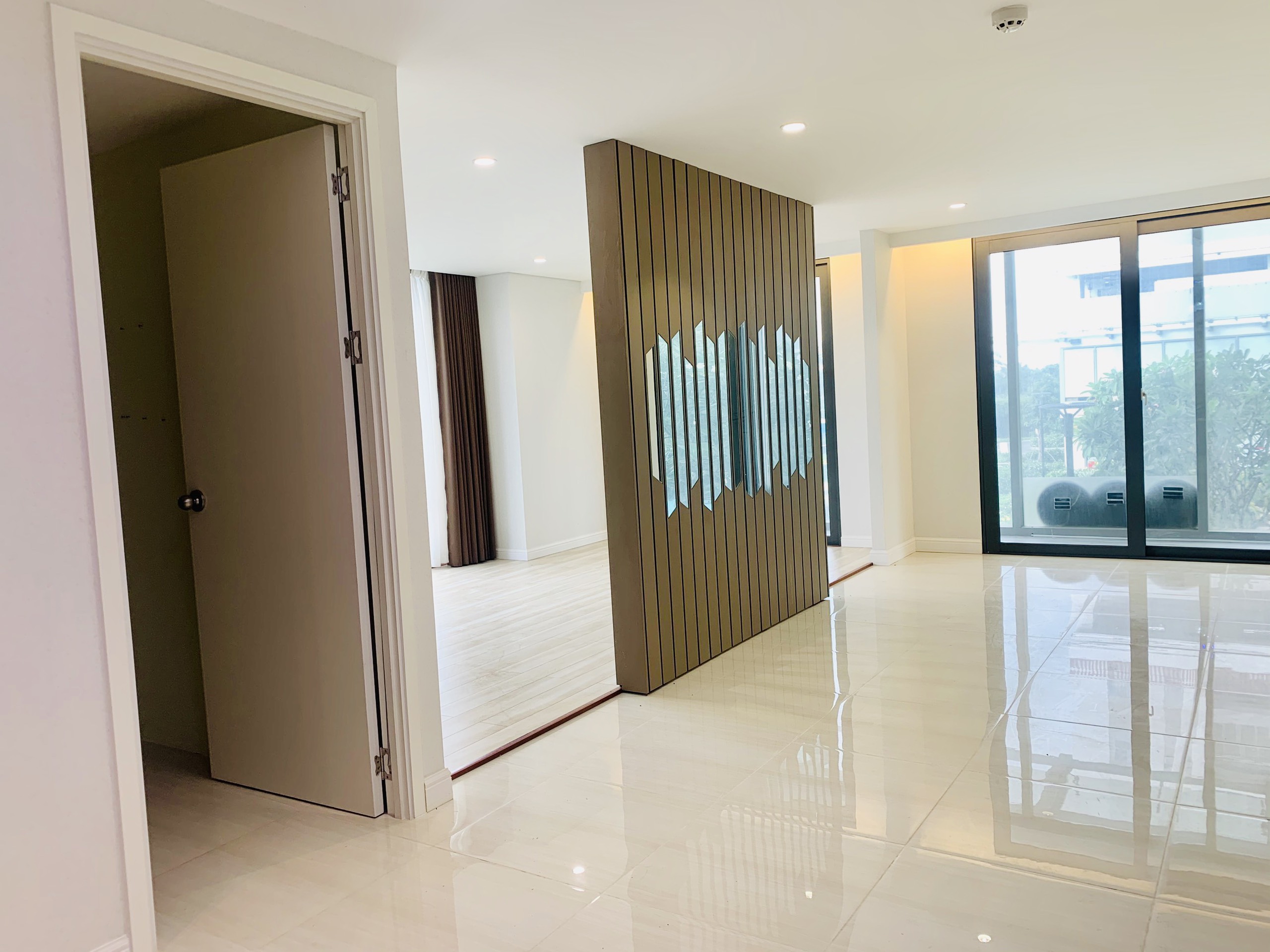 Cần bán gấp Shophouse Lux Garden Quận 7 2