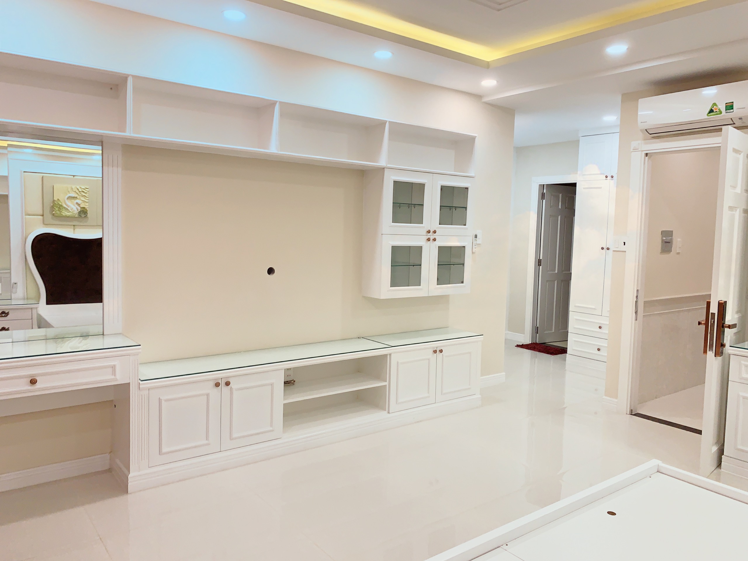 Cần Bán Nhanh Biệt Thự NineSouth khu cạnh sông lớn quanh năm thoáng mát 1