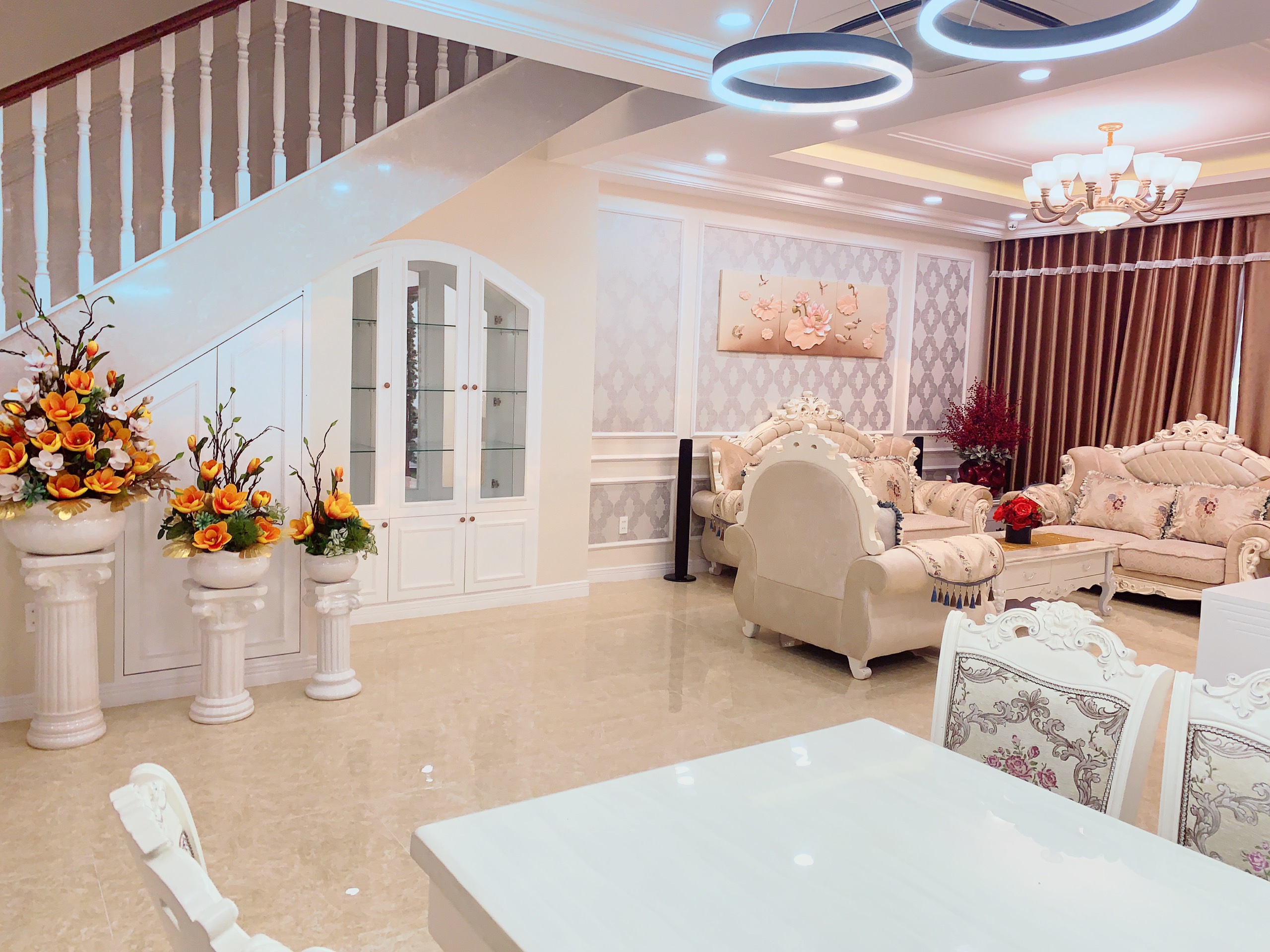 Cần Bán Nhanh Biệt Thự NineSouth khu cạnh sông lớn quanh năm thoáng mát