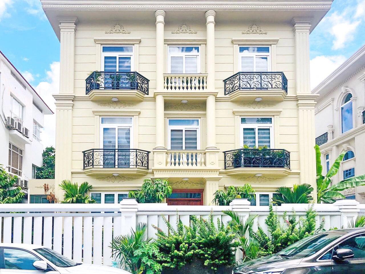 Cần bán biệt thự Mỹ Hưng- Phú Mỹ Hưng - Quận 7