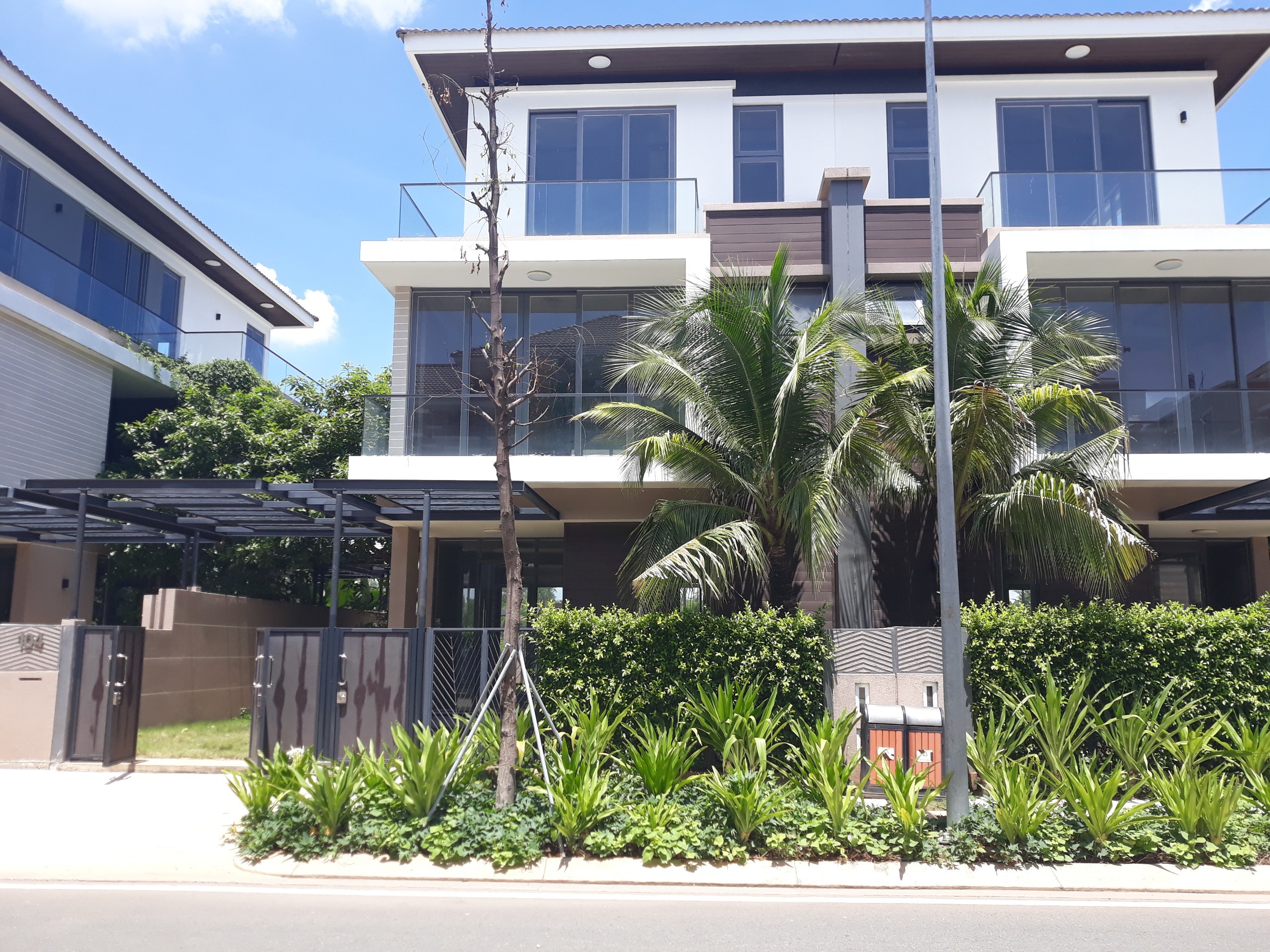 Cần Bán Biệt Thự Song Lập Lavila Kiến Á - Nguyễn Hữu Thọ - Nhà Bè