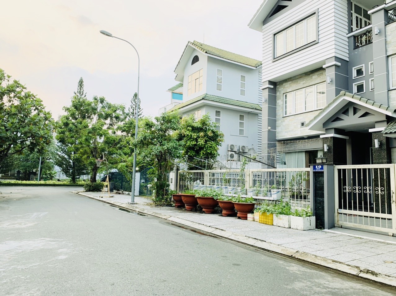 Cần tiền Bán gấp  Biệt thự Sông Ông Lớn - Bình Chánh