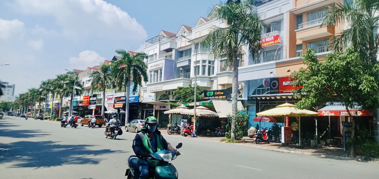 Cần bán nhà phố số 133 Trần Trọng Cung Quận 7 3