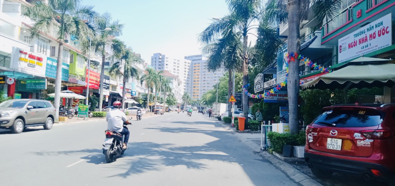 Cần bán nhà phố số 133 Trần Trọng Cung Quận 7 2