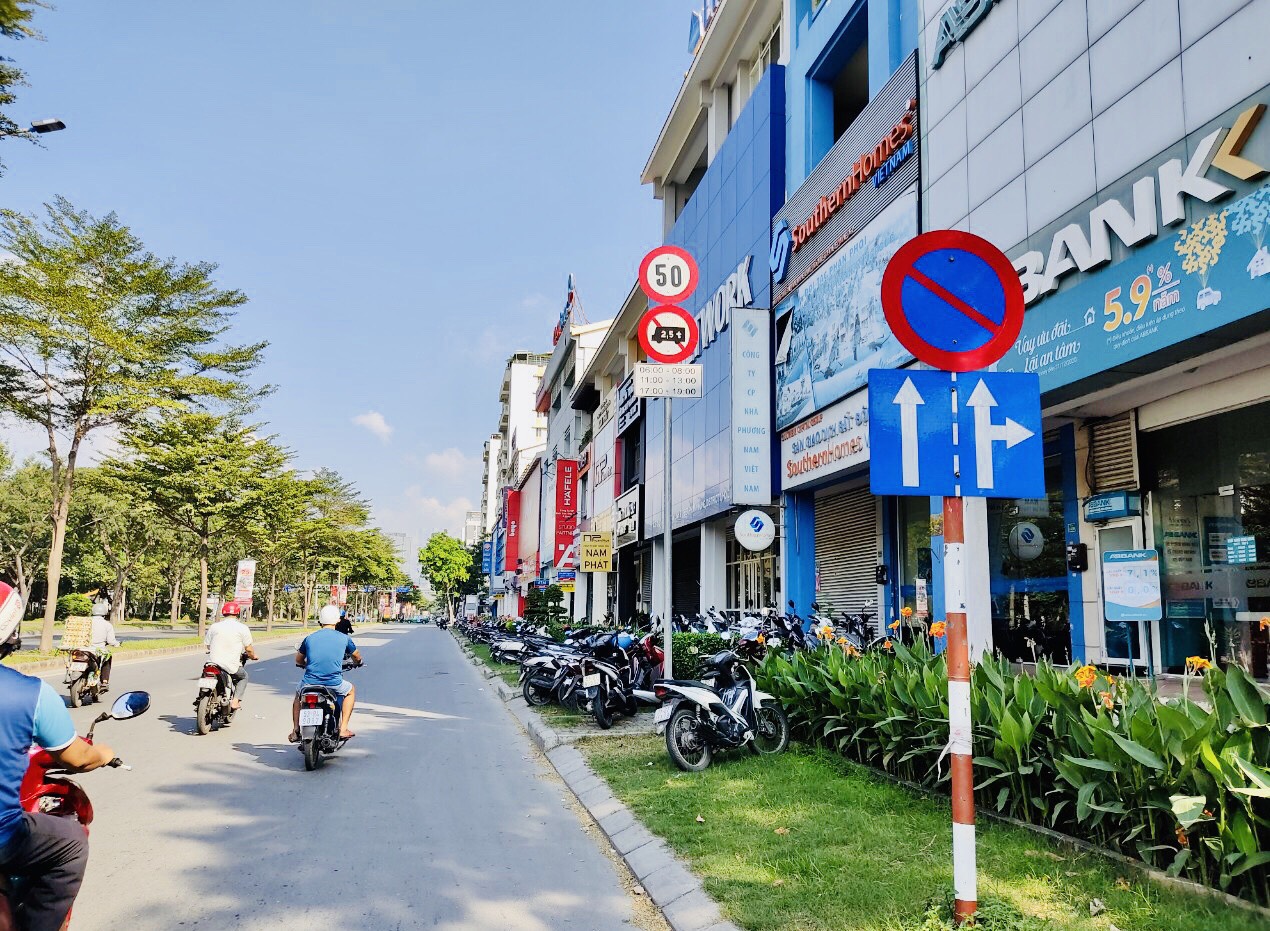 For Rent business townhouse in My Toàn 2 - Phu My Hung - District 7 6