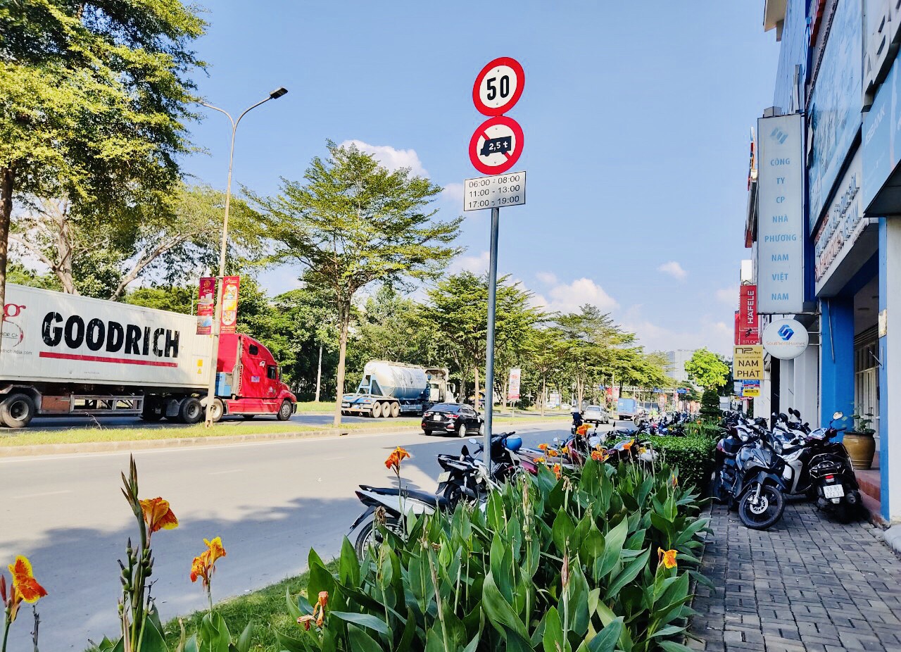 For Rent business townhouse in My Toàn 2 - Phu My Hung - District 7 1