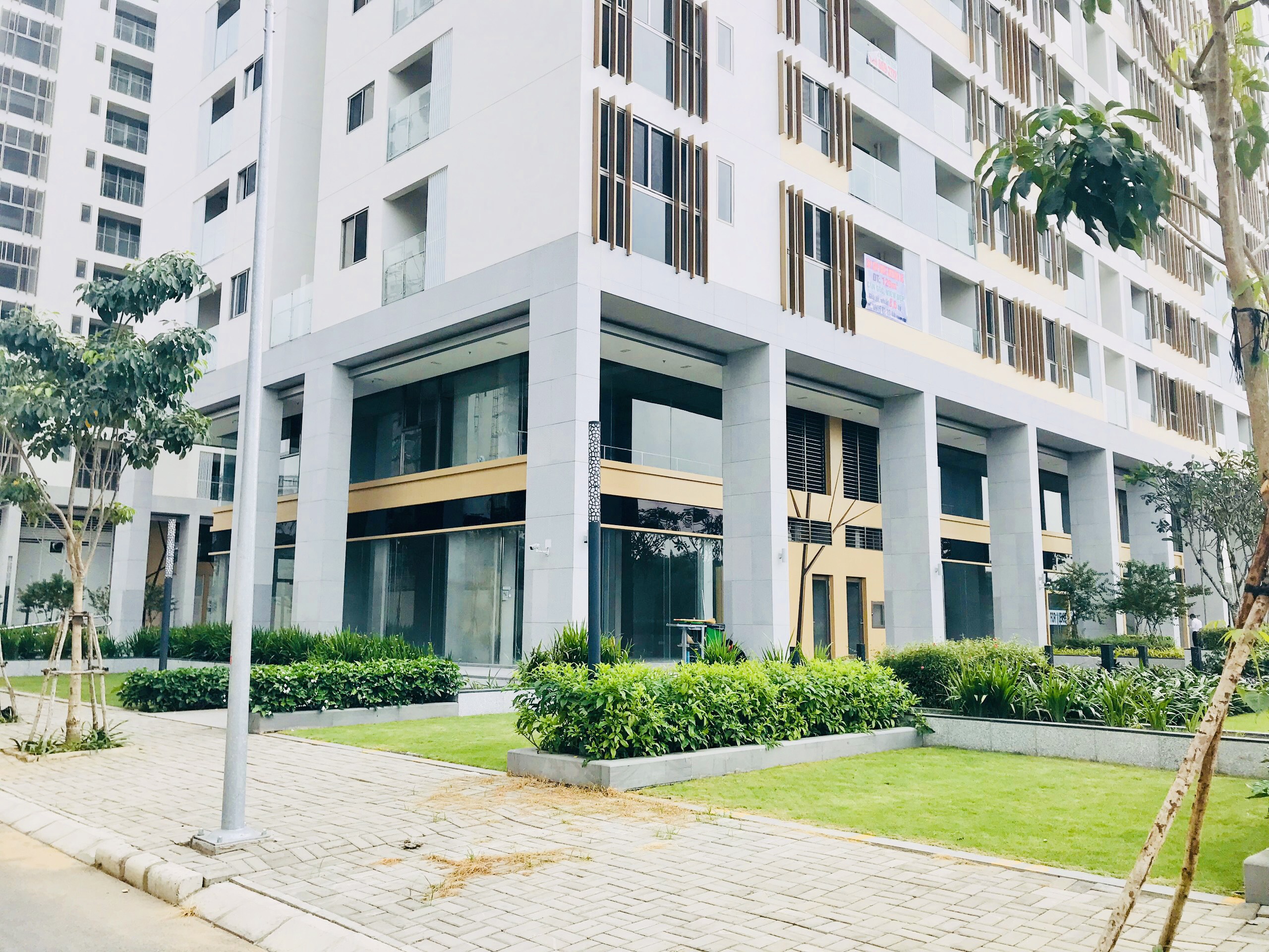 Bán Nhiều Shop Midtown Phú Mỹ Hưng Vị Trí Đẹp View Sông 2