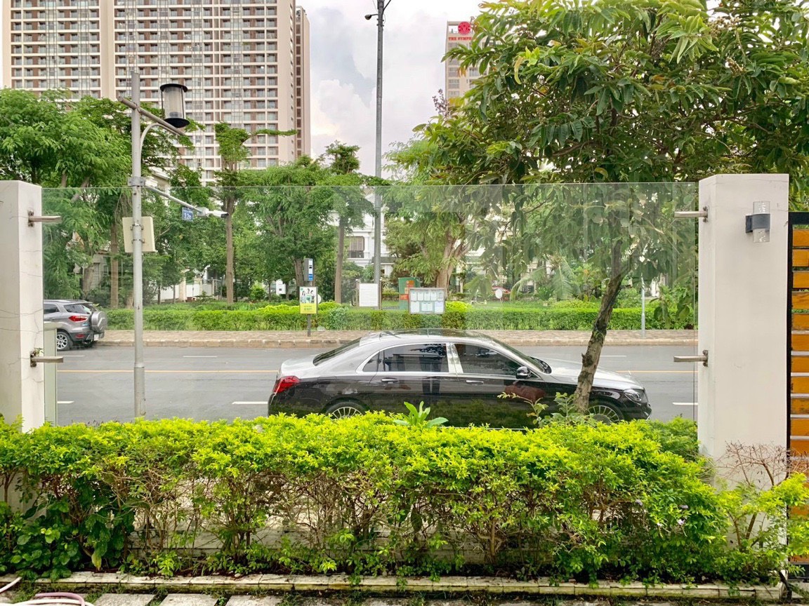 Nhà Phố Vườn Đường Lớn Phú Mỹ Hưng Cần Bán 1